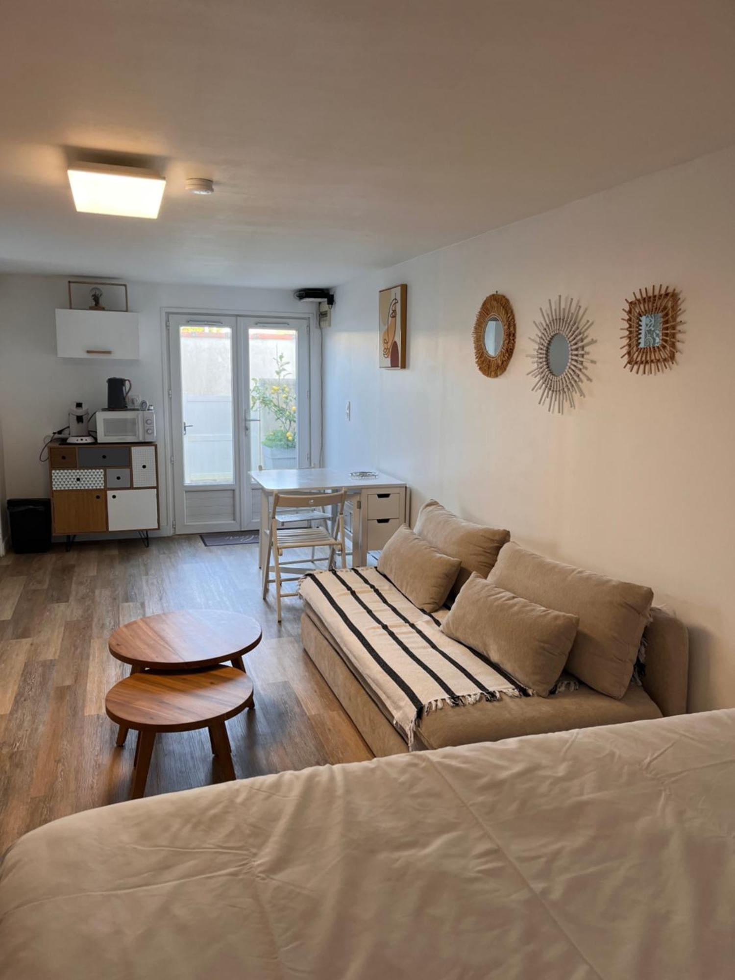 Studio Avec Terrasse Saint Martin De Re Exterior photo